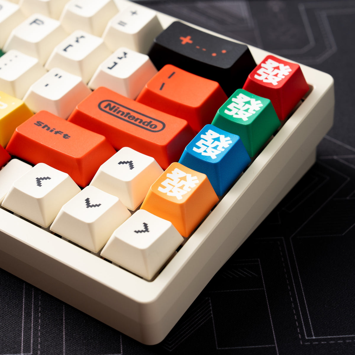 Fā Cai Mahjong keycaps inspired by traditional Chinese mahjong